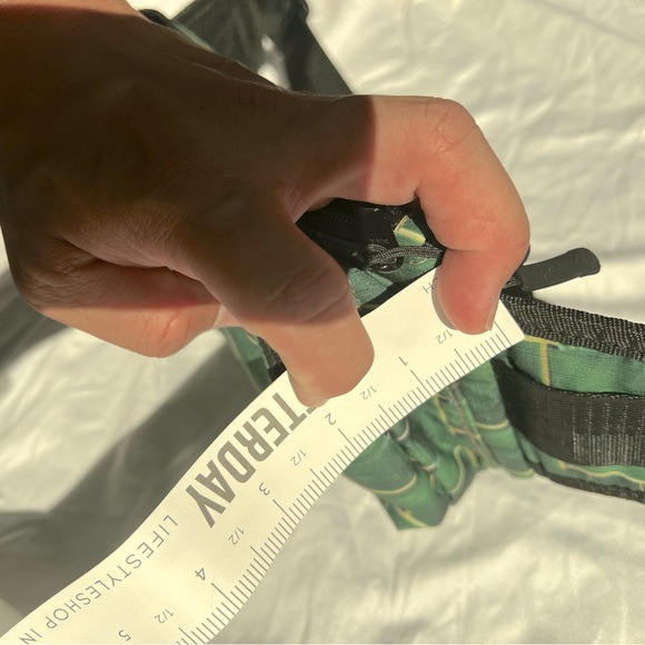 Rare Basket weave graphic belt bag - Picture 5 of 13